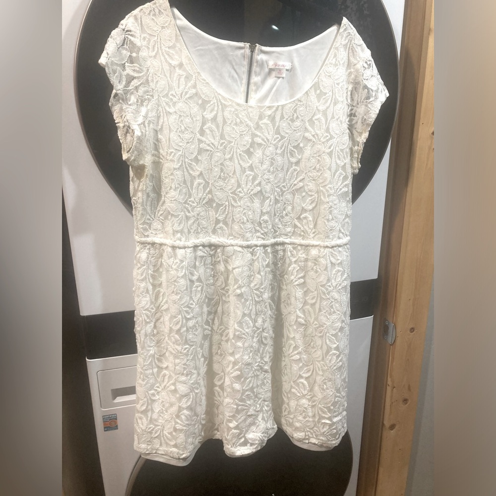 Elegant Cream Lace Top